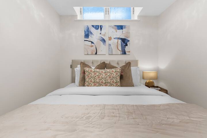 Chic 2-Bed Apartment in Prime Central London gallery image 5