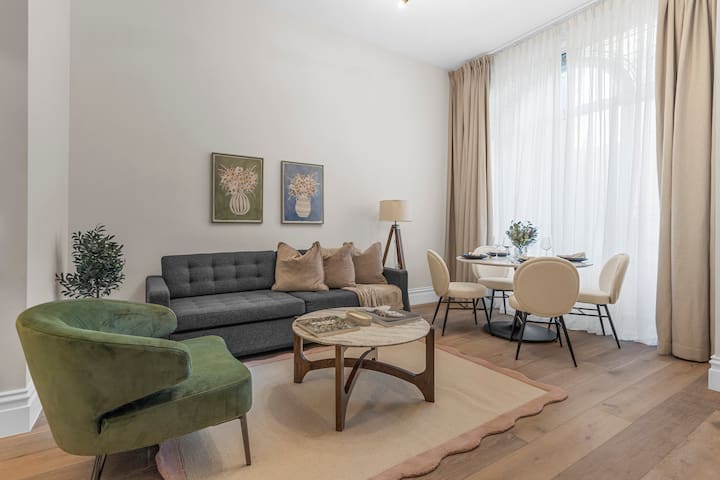 Chic 2-Bed Apartment in Prime Central London