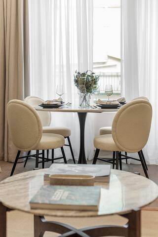 Chic 2-Bed Apartment in Prime Central London gallery image 4