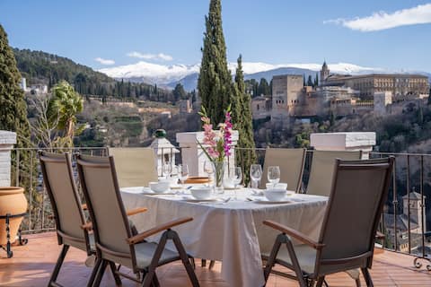 Carmen de los Moriscos: views of the Alhambra