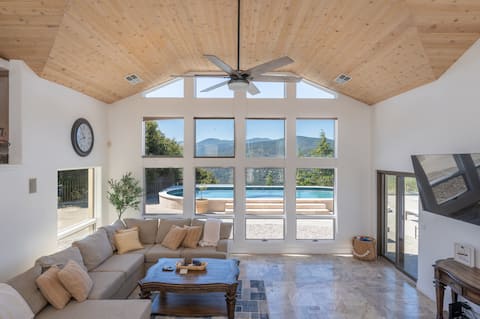 Mountain Retreat, Pool + Hot Tub, 30 days Min.