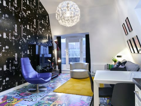 Popular Airbnb listing: Cathedral Quarter | City Centre | Walk Everywhere in Duncairn