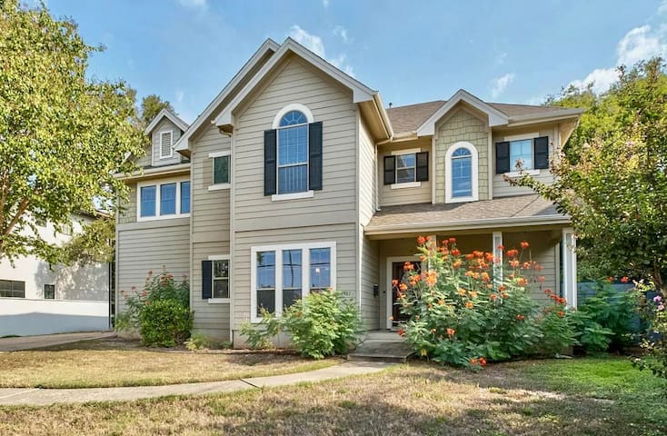 Austin Prime Location w/Jacuzzi & Gym gallery image 3