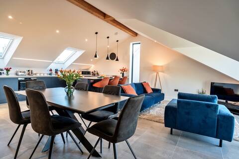 Finest Retreats | Scilla