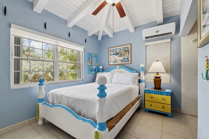 Queen Bedroom with Garden View