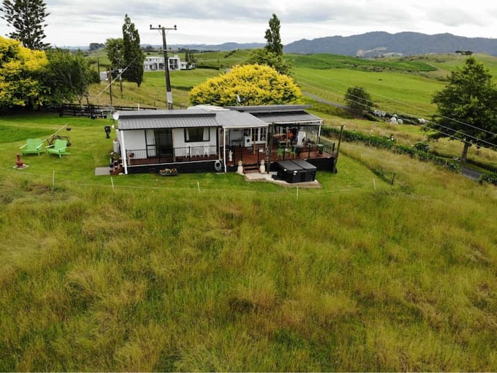 Twin Palms - Huntly