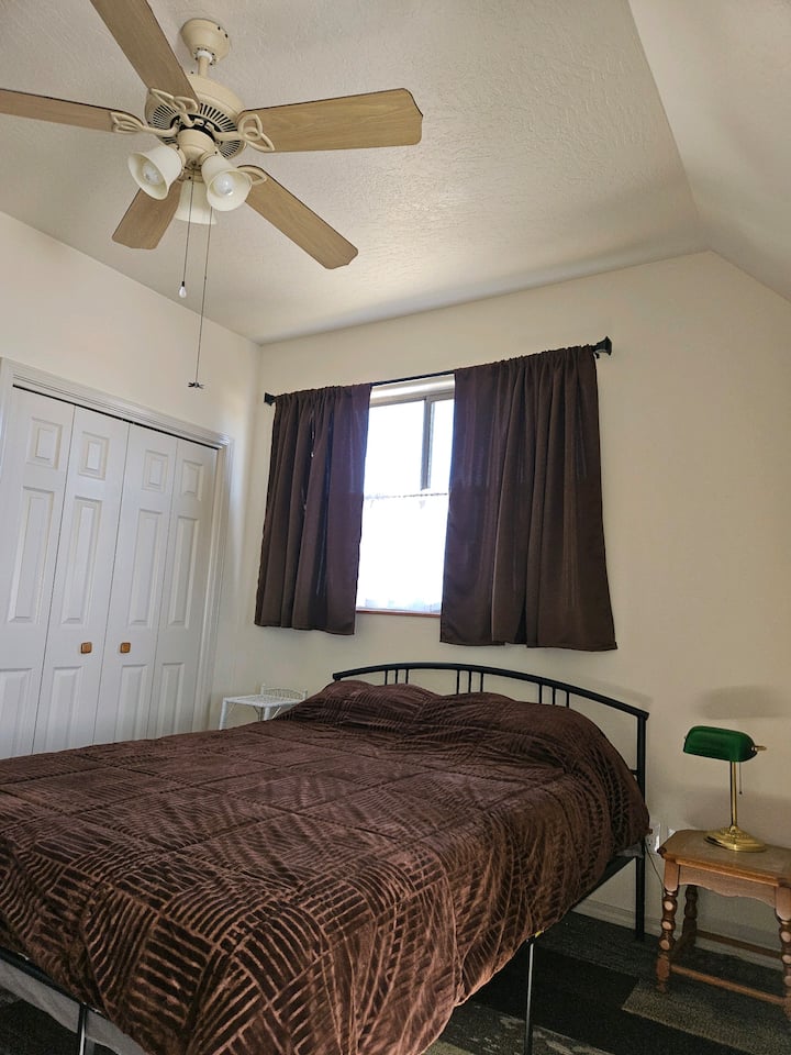 Bračni krevet (160x200), srednje čvrsta pjena