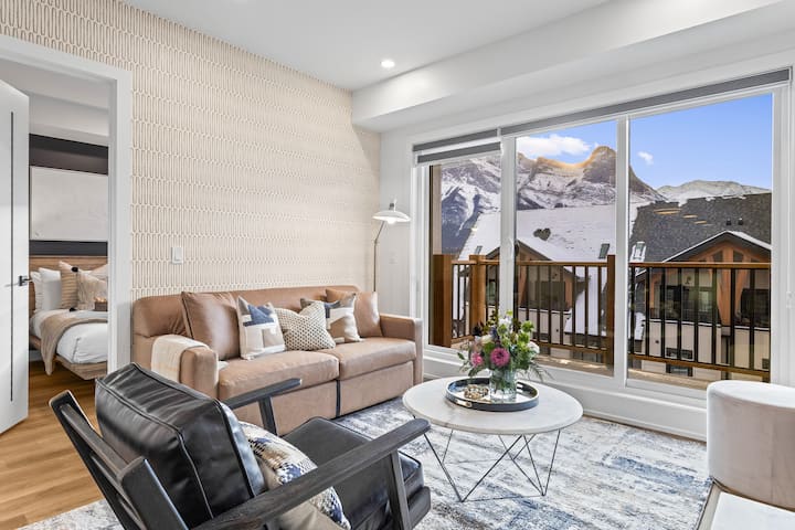 3br Mountain Bliss Retreat W/ Gym, Hot Tub & Sauna - Canmore