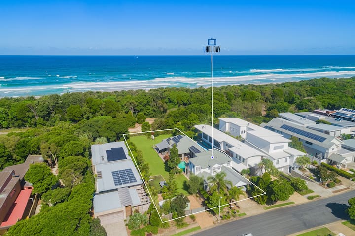 1Beachfront – Primo Casuarina Hideaway by uHoliday