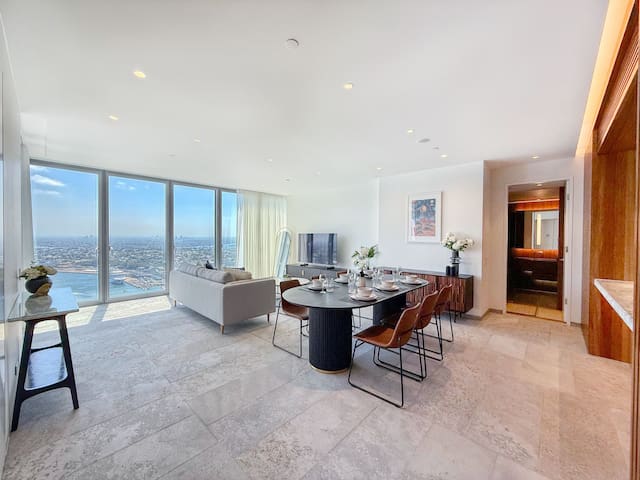 Sydney’ Best: Luxury World-Class Harbour Views Apt