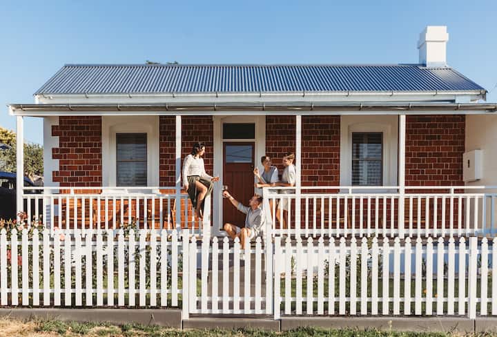 1890 Railroad Cottage Front House -Adults only 18+