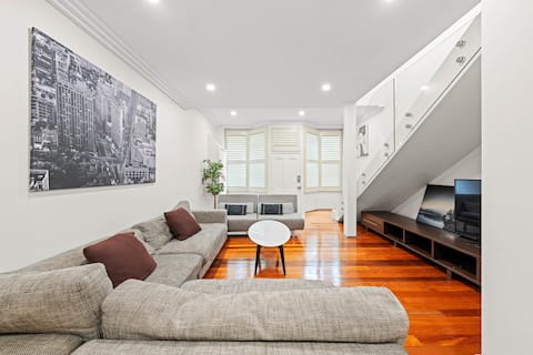 Stylish 3BR House(Parking)/ICC&DarlingHarbour-8min