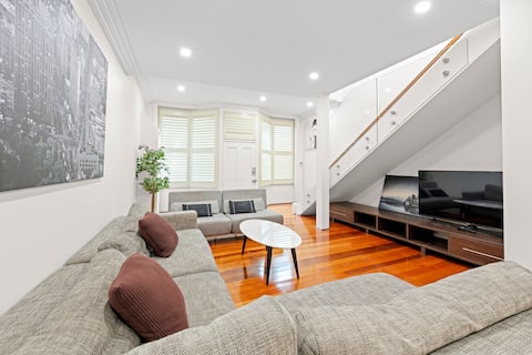 3BR House w Parking near ICC & Darling Harbour