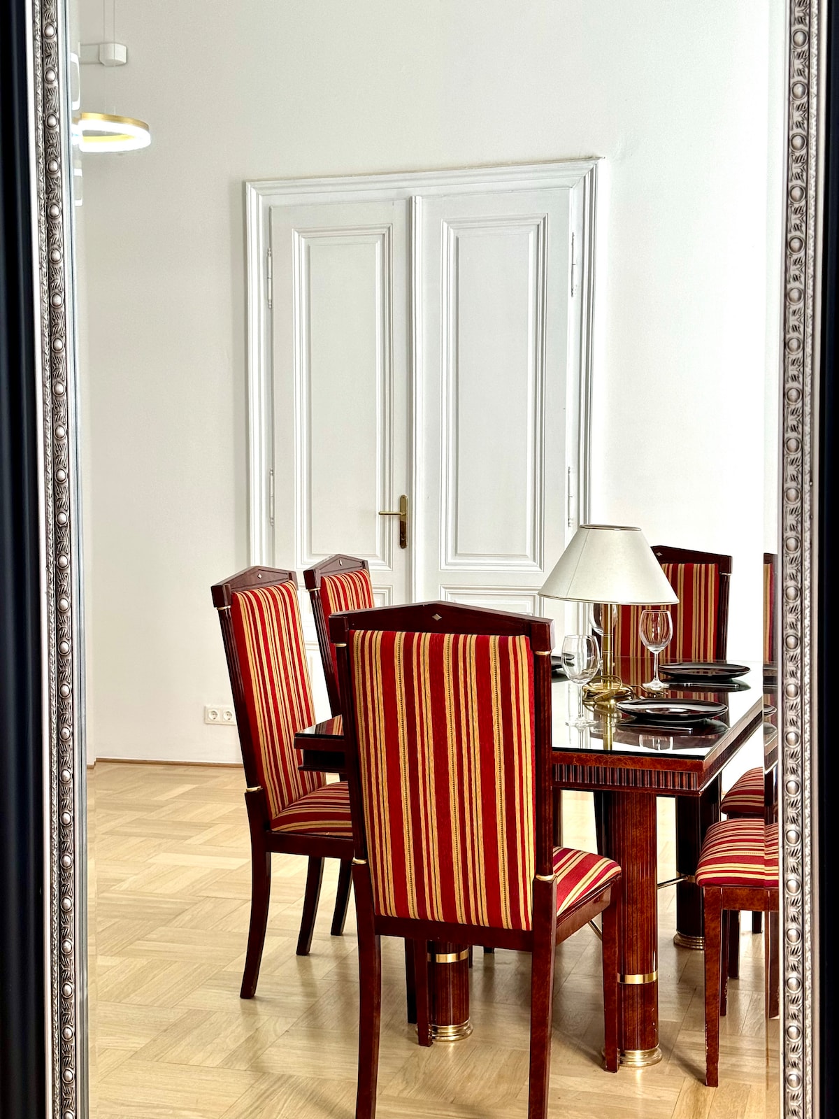 Dining area image 2