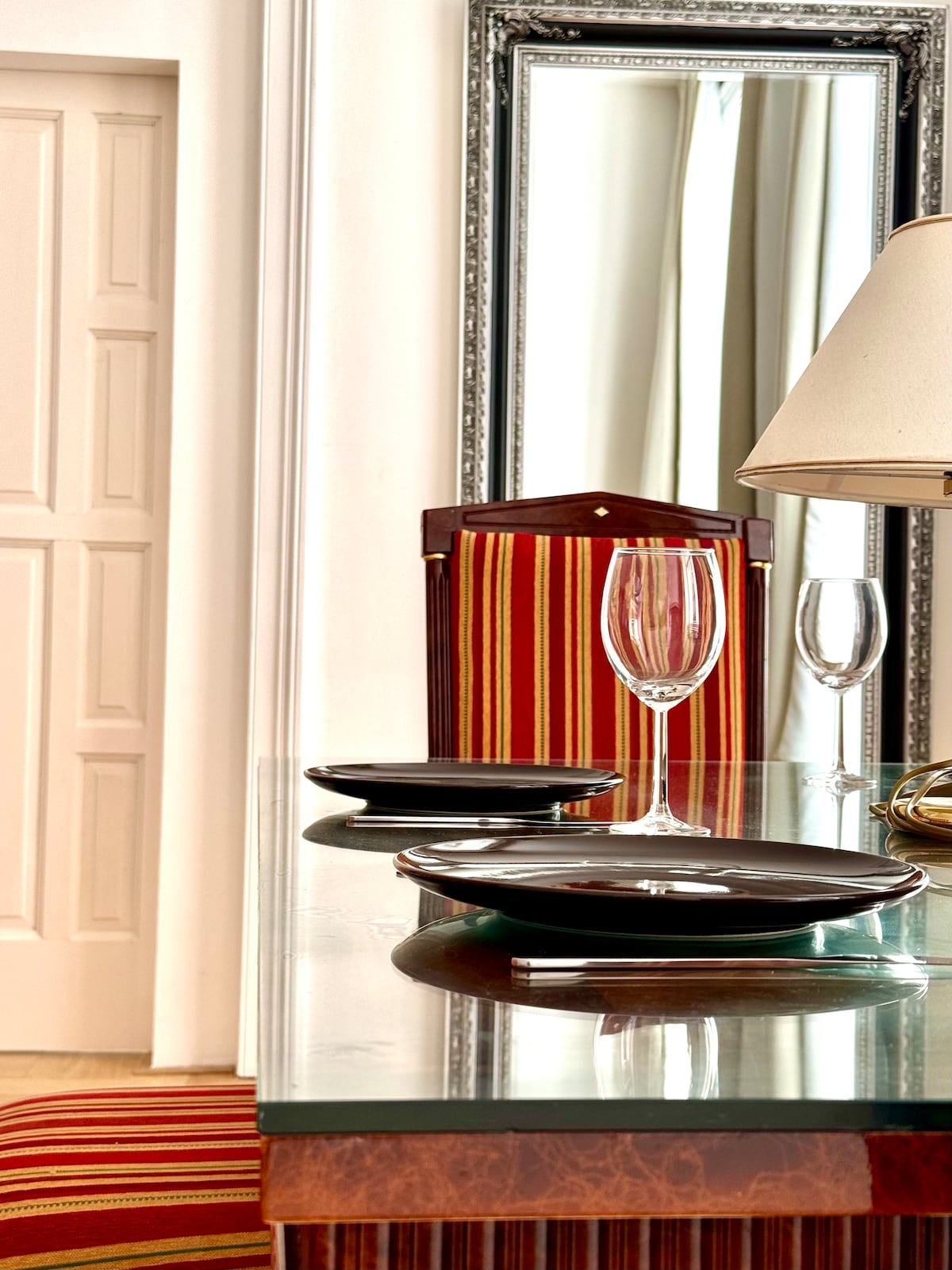 Dining area image 4