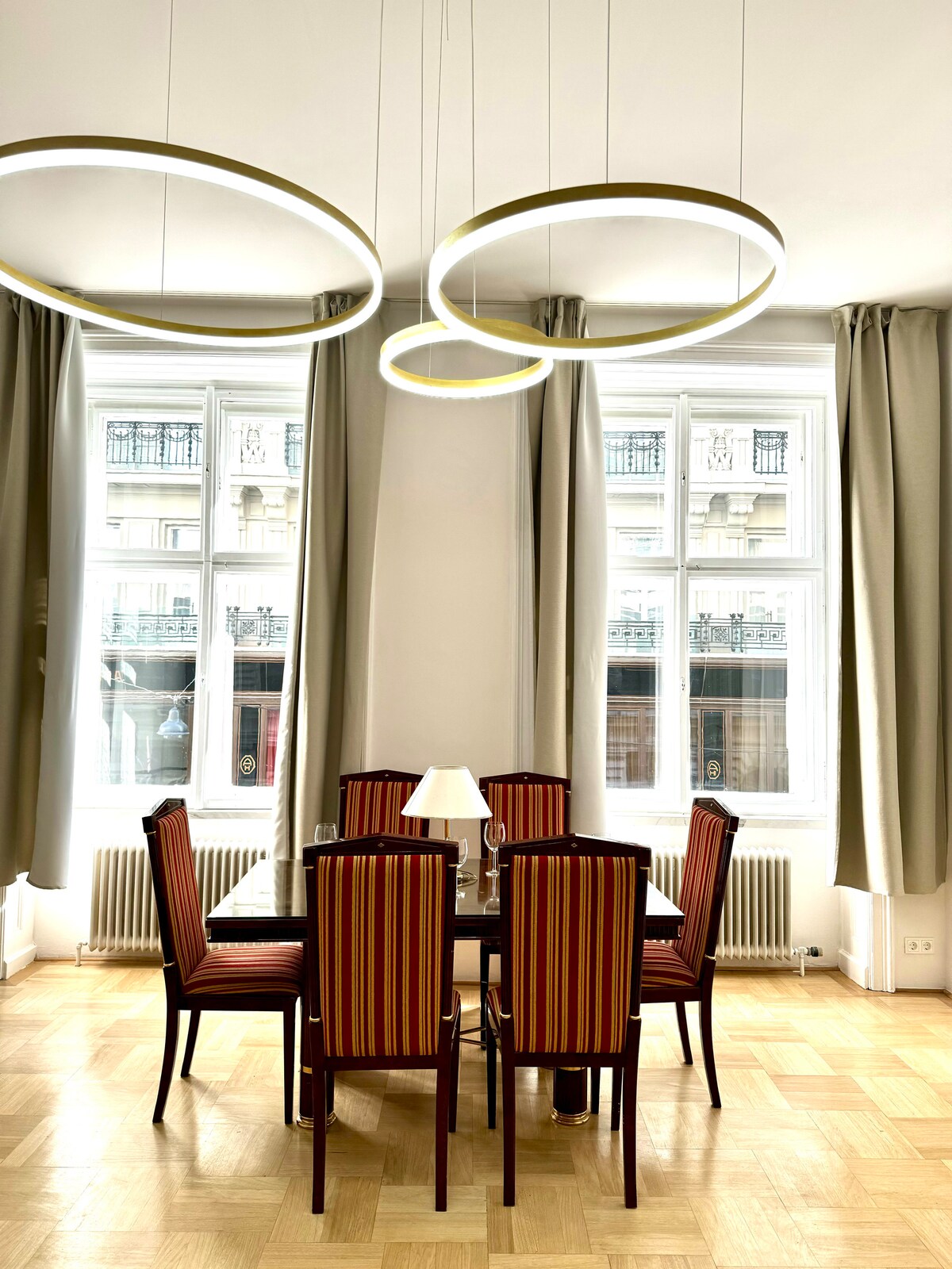Dining area image 3