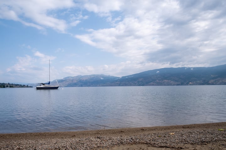 Lakefront, Heated Pool, Hot Tub, Gym