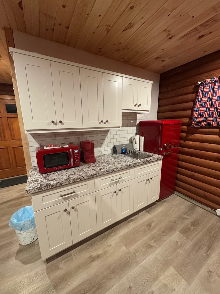 The Americana Log Cabin - Cambridge, OH