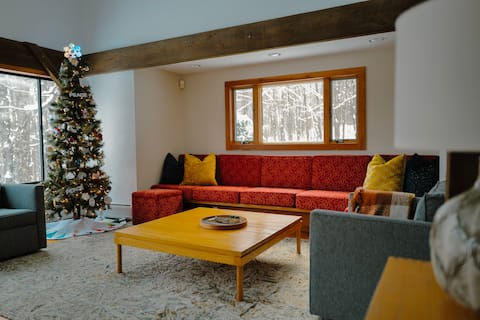 Successful Airbnb property: Mountain Serenity 20 Acres, Hot Tub, Jiminy<10min in Berkshires