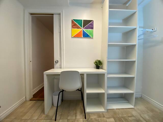 Stunning 5-Bdrm Home, Gorgeous & Renovated gallery image 4