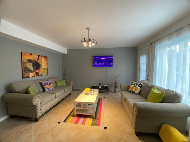 Stunning 5-Bdrm Home, Gorgeous & Renovated