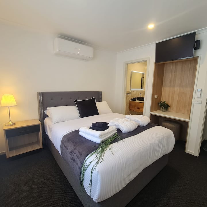 PIR - Phillip Island Resort - Cowes Phillip Island VIC 3922 - Bedroom 3 - Artwork by https://www.designerboysart.com/ - Bedside Tables  and desk areas joinery furniture by Corfield Living www.corfield.com.au 