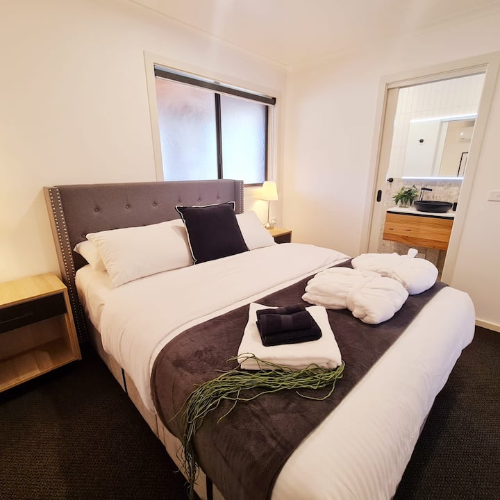 PIR - Phillip Island Resort - Cowes Phillip Island VIC 3922 - Bedroom 3 - Joinery Furniture by Corfield Living and Corfield Bathrooms - Bella Solid Messmate Vanity - https://www.corfield.com.au/ - https://www.phillipislandresort.au/