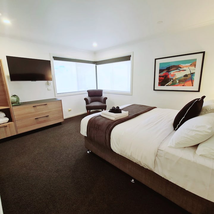 PIR - Phillip Island Resort - Cowes Phillip Island VIC 3922 - Bedroom 2 - Artwork by https://www.designerboysart.com/ - Joinery Furniture by Corfield Living https://www.corfield.com.au/ - https://www.phillipislandresort.au/