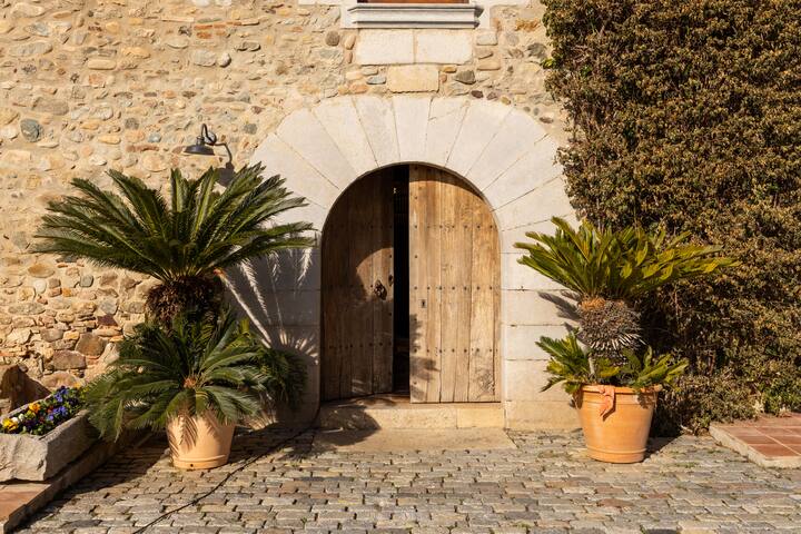 Beautiful Farmhouse 10 Min. Girona gallery image 3