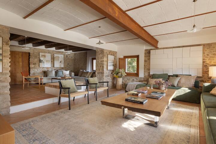 Beautiful Farmhouse 10 Min. Girona gallery image 4