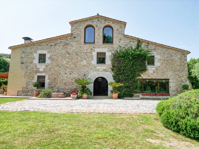 Beautiful Farmhouse 10 Min. Girona gallery image 2
