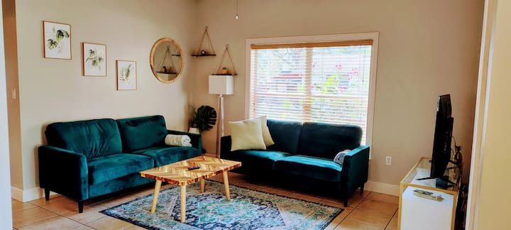 Siesta Breeze ~ Charming Coastal Cottage - Siesta Key, FL