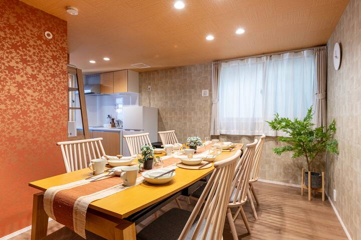 ラグジュアリーな内装/キングベッド /116㎡/新宿、渋谷へのアクセス良し/風呂トイレ3つ! gallery image 2