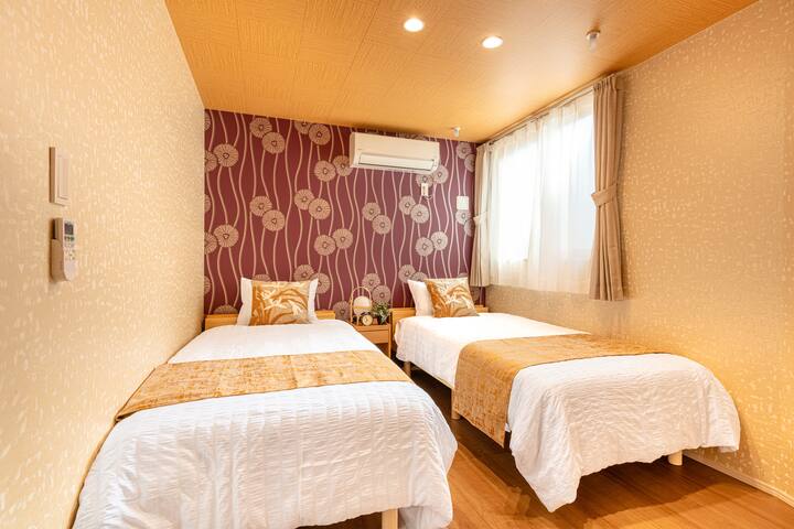 ラグジュアリーな内装/キングベッド /116㎡/新宿、渋谷へのアクセス良し/風呂トイレ3つ! gallery image 4