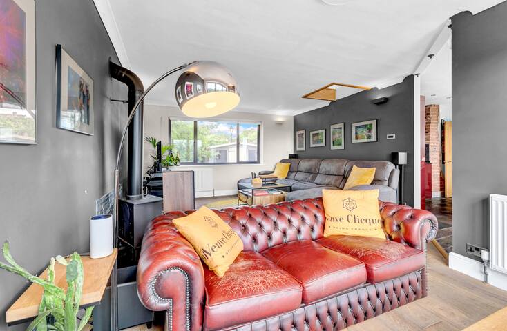 Large home with a fantastic view gallery image 5