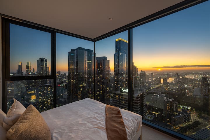 3BR w/ 180° Ocean & City Views | Pool, Spa & Gym