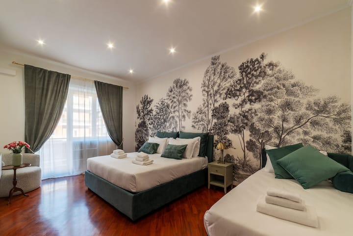 Oasi in camera da letto: prova la tranquillità con murales artistici sugli alberi e arredi vivaci e invitanti!