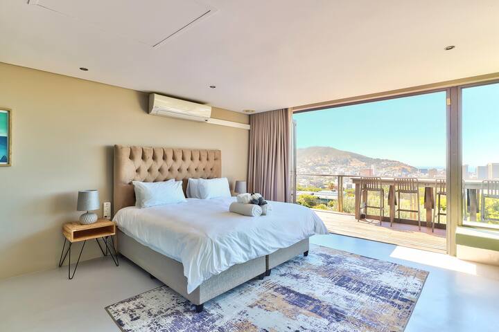 Top of the mountain – New Luxurious Vredehoek Home gallery image 3