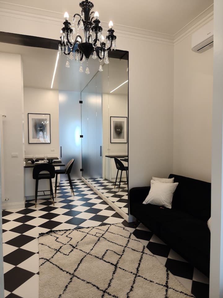 Design Suite B&w: Milano Duomo, Ac, Wifi And Metro - Milan