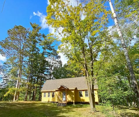 Cozy Woman Lake Woodland Cabin