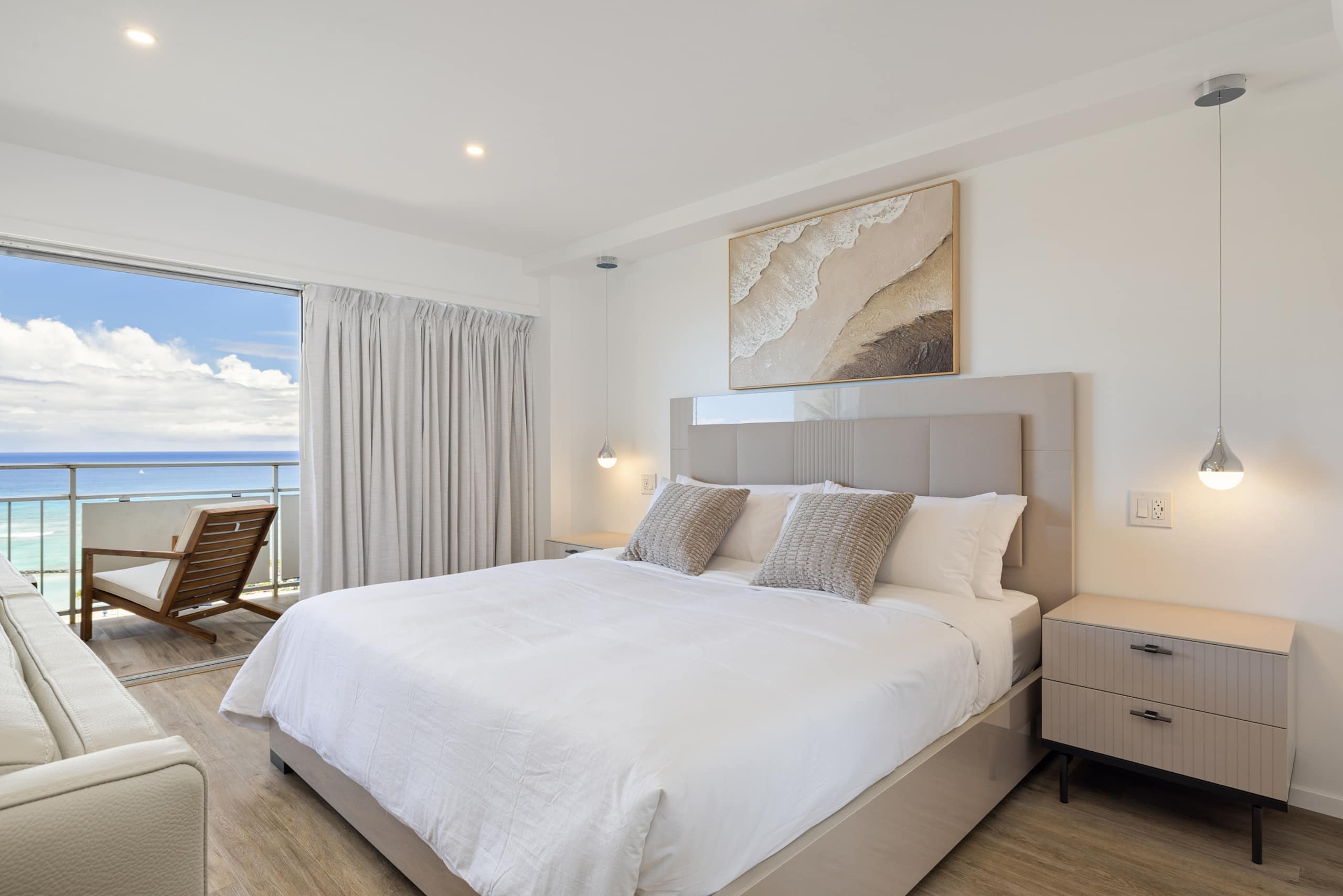 Ocean Breeze Retreat: Luxe High-Rise 21F - Image 11