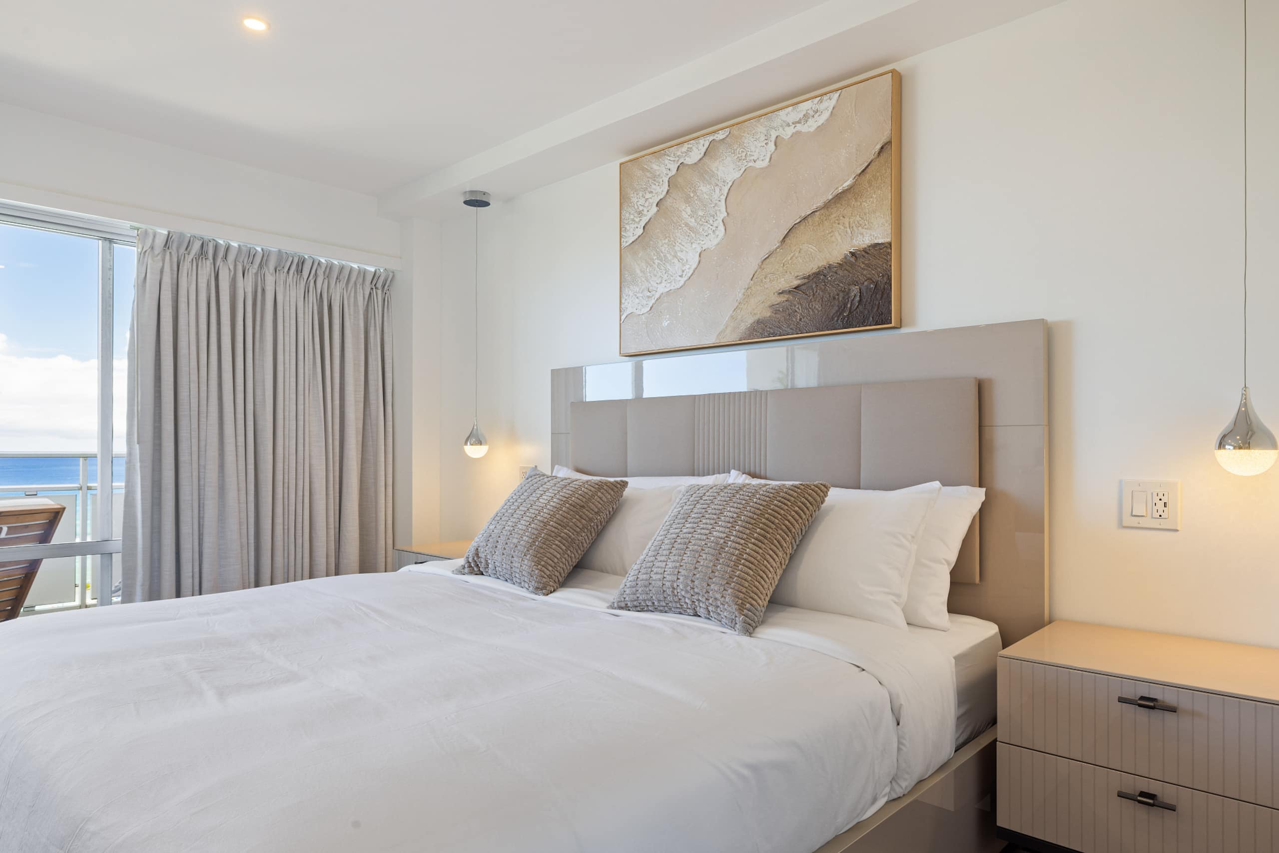 Ocean Breeze Retreat: Luxe High-Rise 21F - Image 10