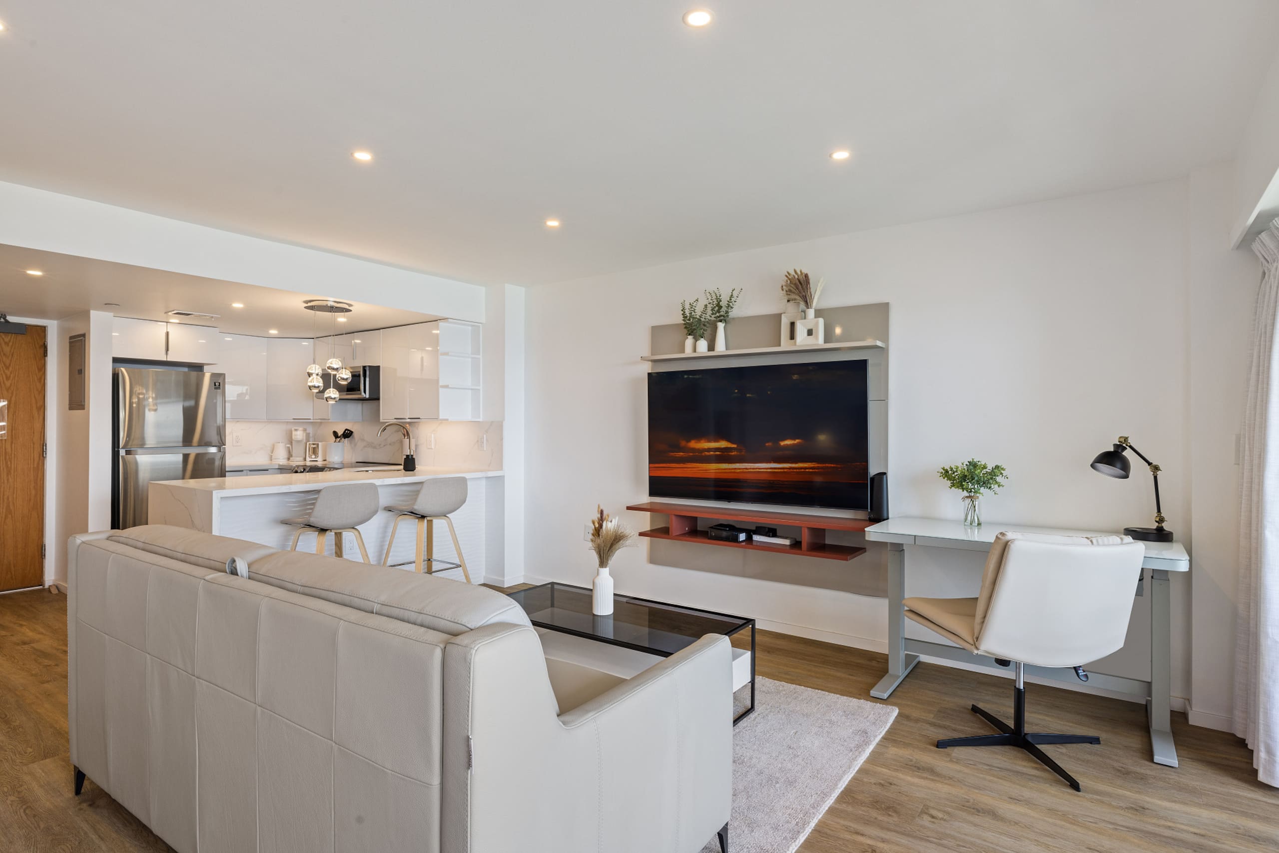 Ocean Breeze Retreat: Luxe High-Rise 21F - Image 22