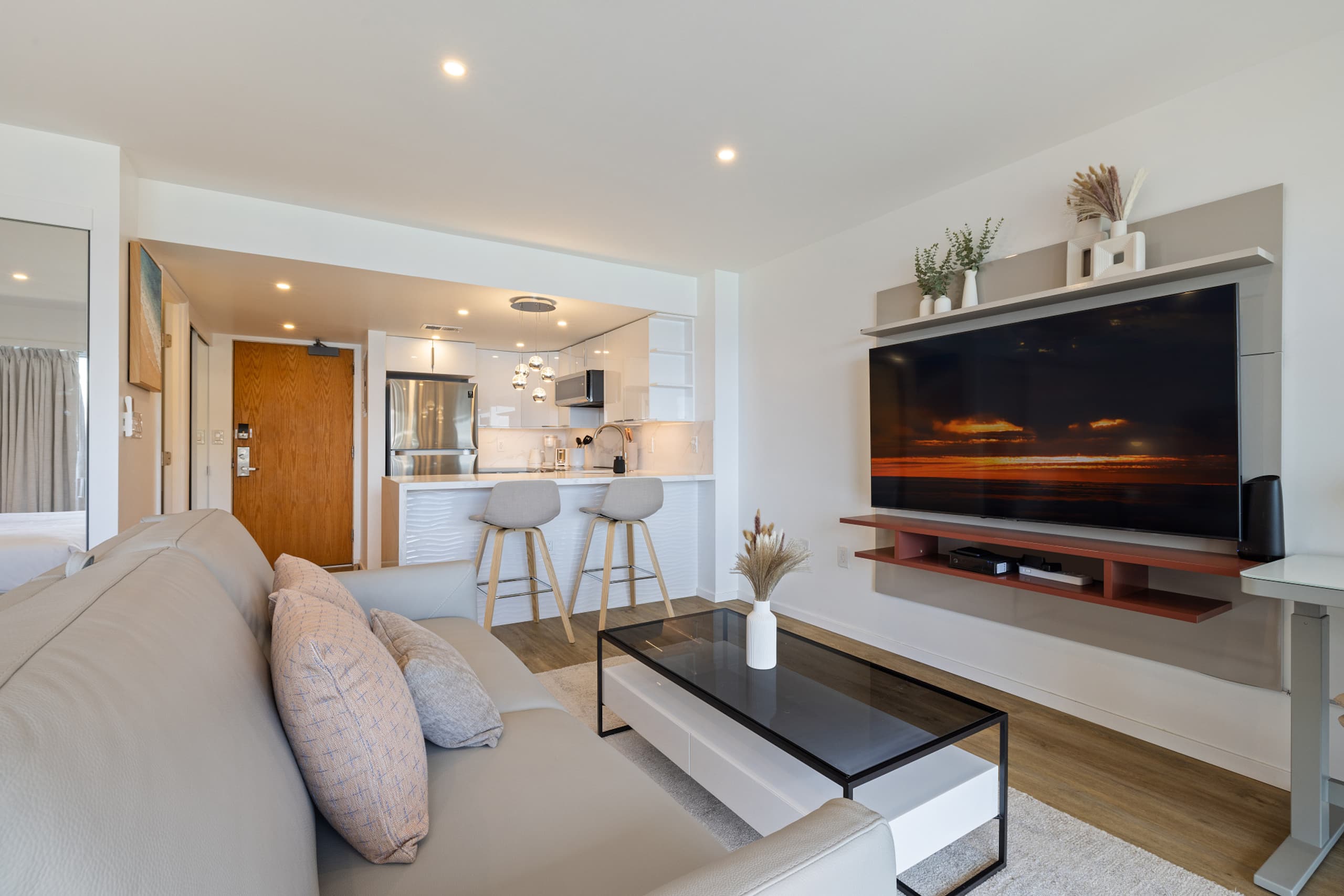 Ocean Breeze Retreat: Luxe High-Rise 21F - Image 20