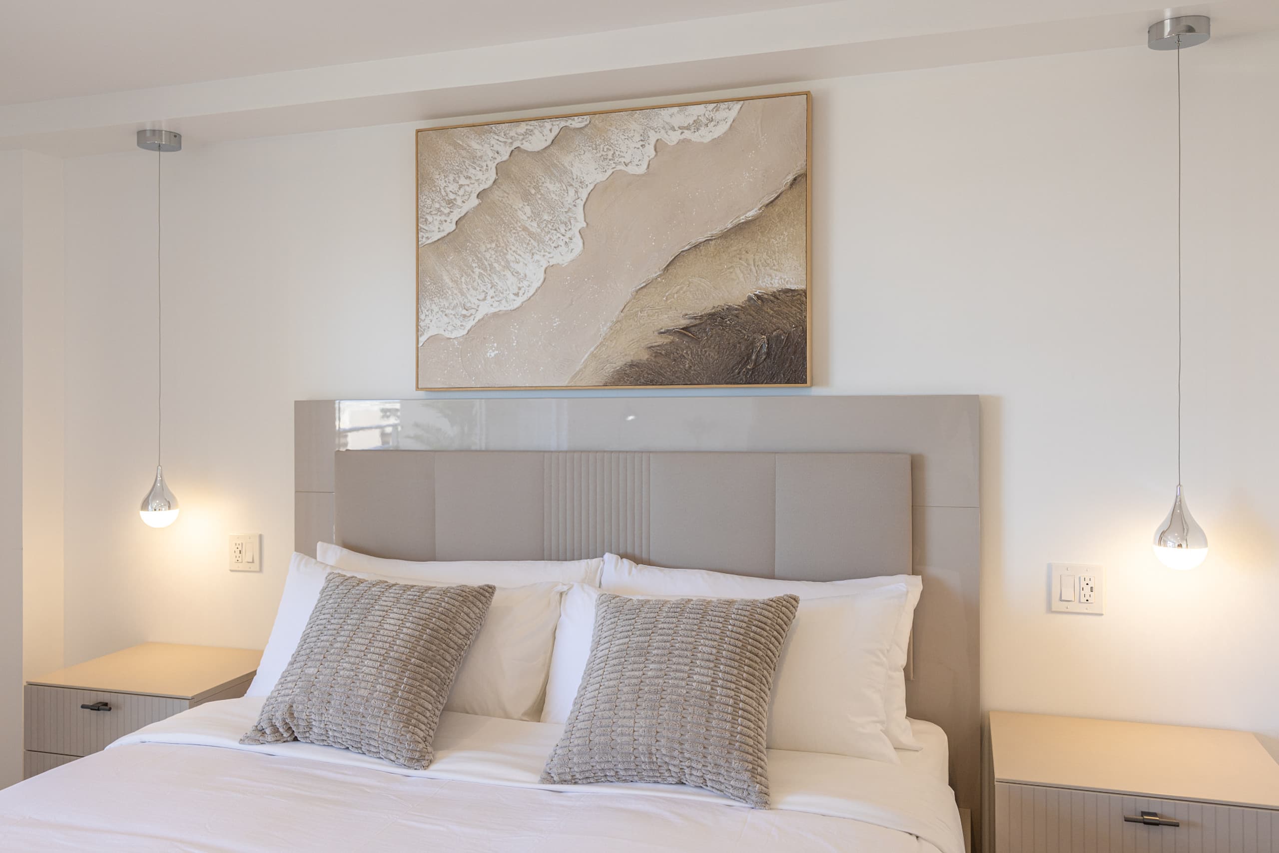 Ocean Breeze Retreat: Luxe High-Rise 21F - Image 13