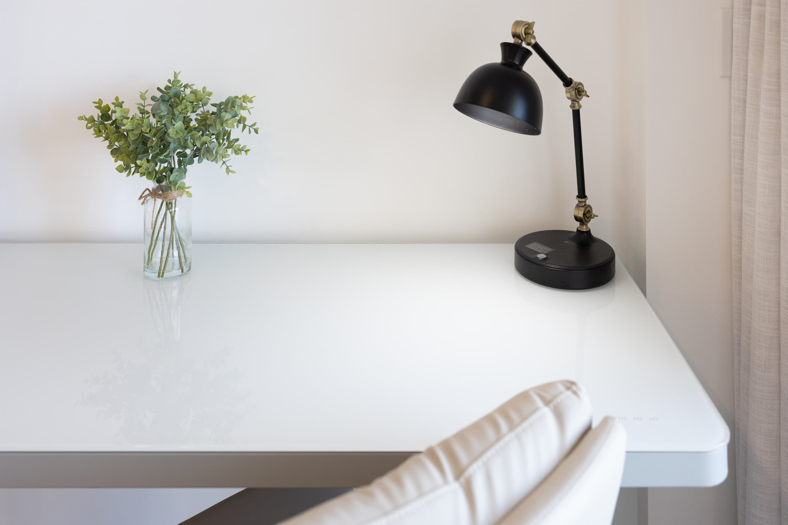 Ocean Breeze Retreat: Luxe High-Rise 21F - Image 16
