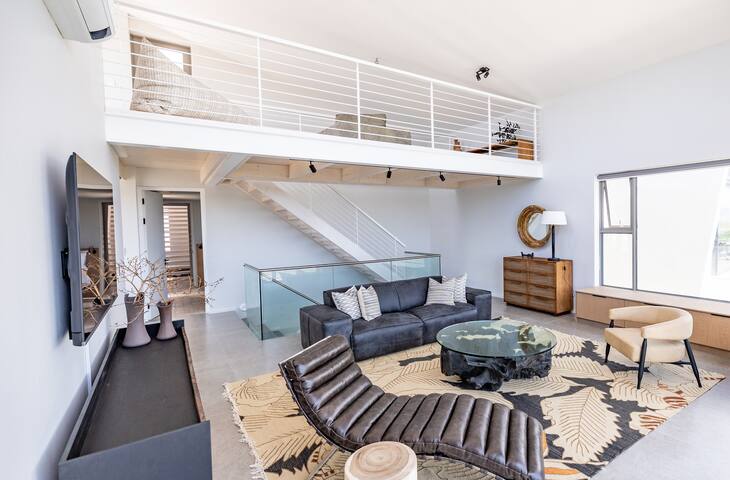 Beachfront Lodge – First row on the Spot gallery image 4