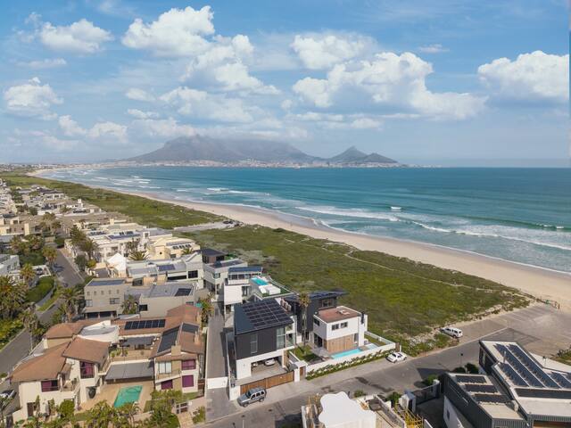 Beachfront Lodge – First row on the Spot gallery image 2