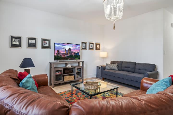 Sleeps 12 In 10 Beds, 6 Bedrooms. Oak City Duplex - Raleigh, NC