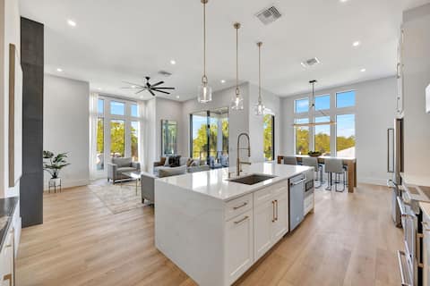 Rooftop+Balcony- Luxury Stay in Downtown Dunedin